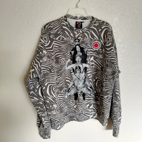 Red Hot Chili Pepper Unlimited Love World Tour totem zebra Crewneck sz L - Picture 1 of 7